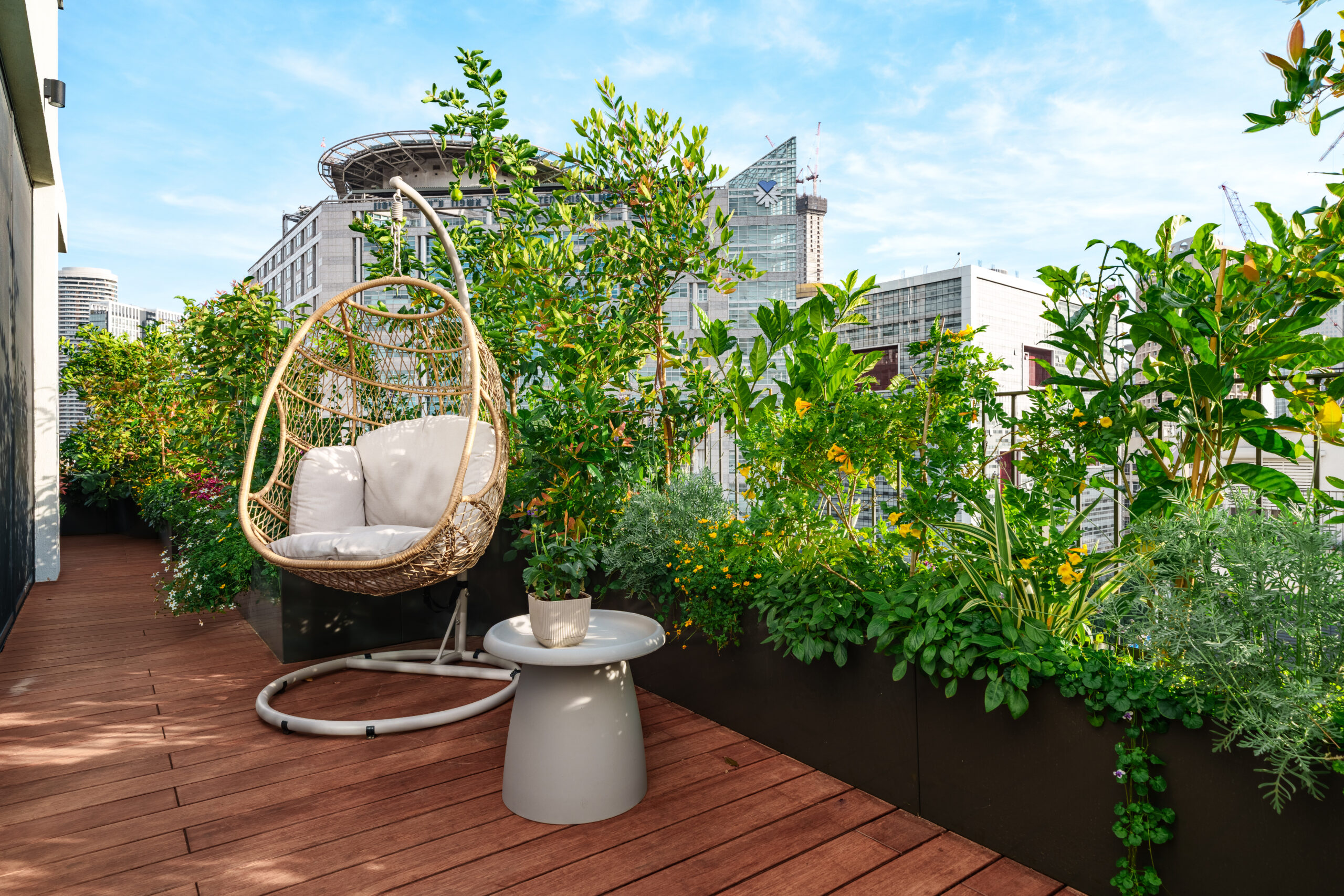 גינה במרפסת קטנה