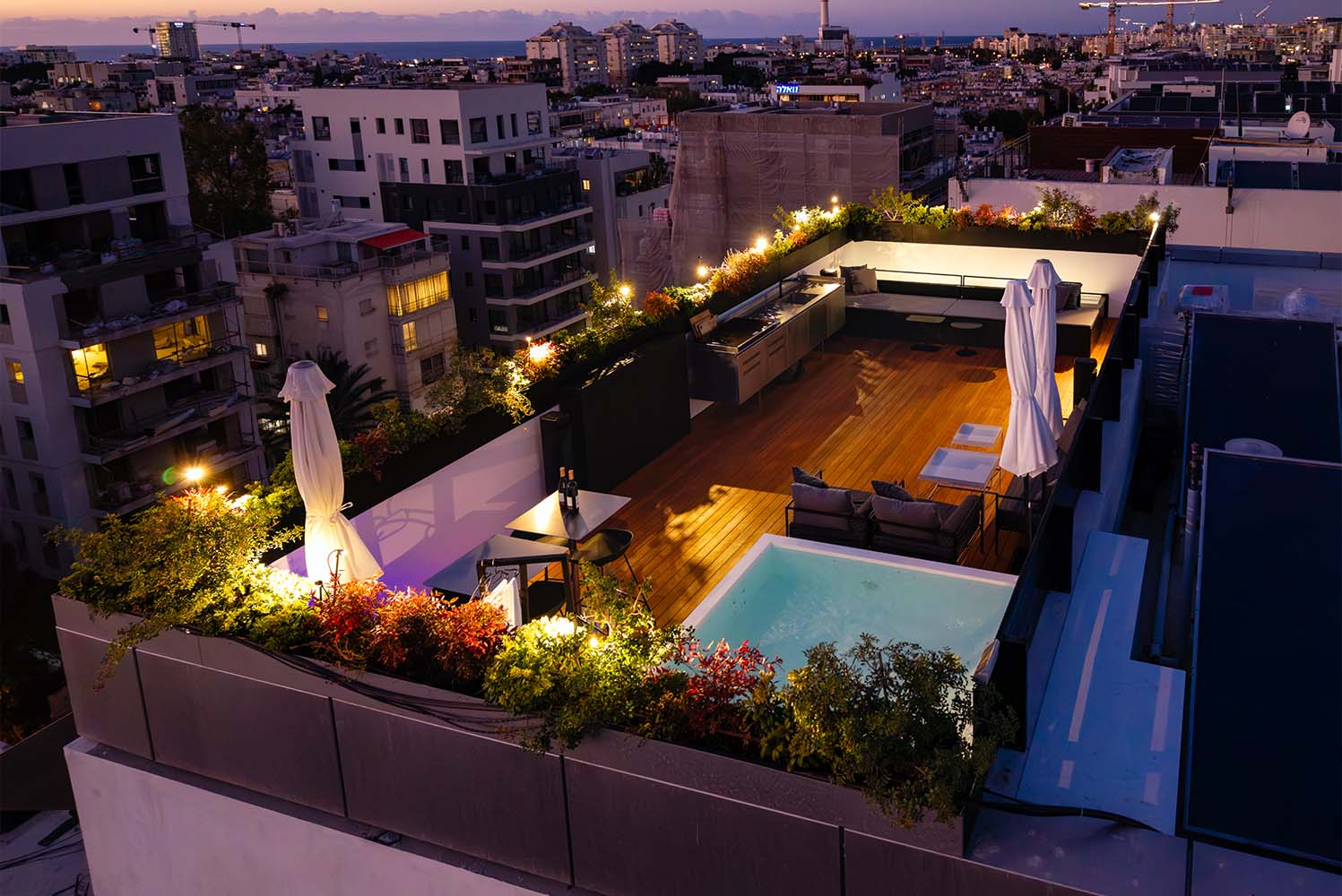 עיצוב מרפסות - סוליגו מודרני מרפסת גדולה פנטהאוז